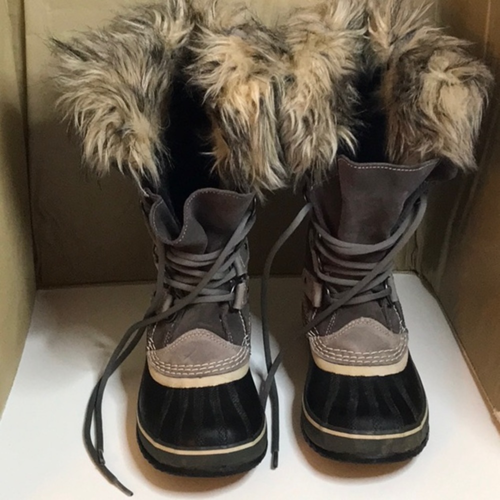 COPY - SOREL WOMEN’S SIZE 6 WINTER BOOT. REMOVAL BOOT LINER TOPPED WITH FAUX FU…